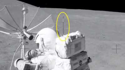 This antenna, long
about 30 centimeters, - American Moon