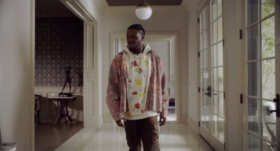 This is beautif... Wait a minute. - House Party