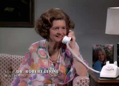- This is Betty Ford.
- (AUDIENCE CHEERING, APPLAUDING) - Being Mary Tyler Moore