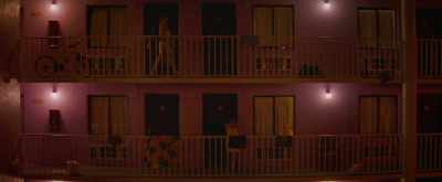 - This bitch has been farting...
- [laughs] - The Florida Project