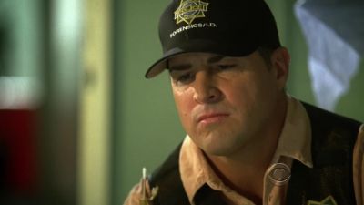 This blood's dry and flaky. - CSI: Crime Scene Investigation