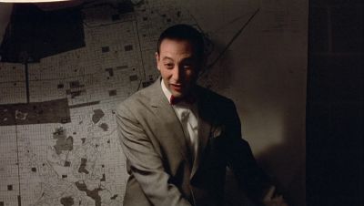 This box contains over 217 bits and pieces of information - Pee wee's Big Adventure