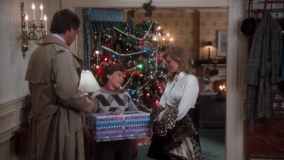 This box is meowing Let me see it - National Lampoon's Christmas Vacation