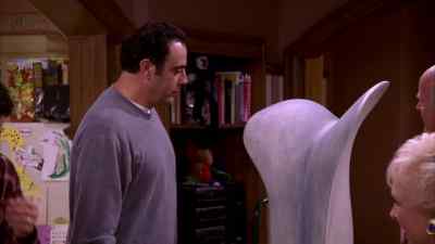 - This is bugging me. - Everybody Loves Raymond