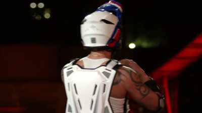 This cage is 14 feet
in diameter, - America's Got Talent: Extreme