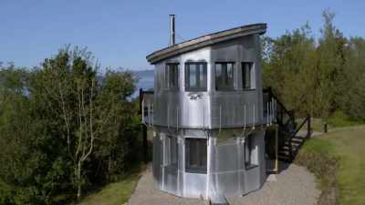 This compact one-bedroom retreat
was built with one thing in mind - - Extraordinary Escapes with Sandi Toksvig
