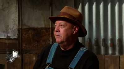This competition's
all about tiny bubbles.
Carbonated liquor. - Moonshiners: Master Distiller