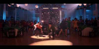 This dance is spontaneous
It's totally not choreographed. - The Afterparty