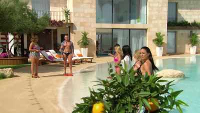 This decision could decide
your fate on the island. - Love Island