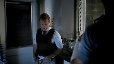 This door's locked.
Okay. - Hawaii Five-0