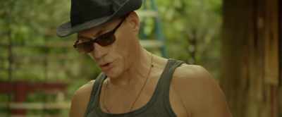 This is Eric's fee for his fight.
He wanted you to have this. - Kickboxer: Vengeance