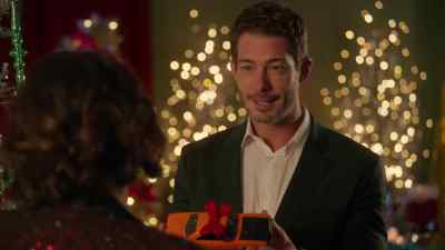 This is exactly like the one
I got for Christmas - The Holiday Junkie