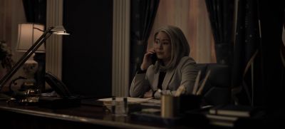 - This is Farr. - It's Peter. Somebody's in my apartment. - The Night Agent