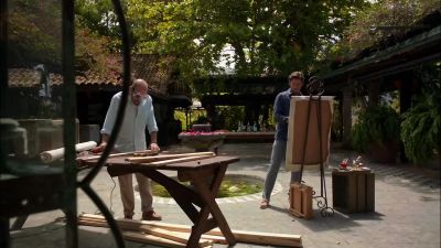 This frame is larger
than I expected. - White Collar