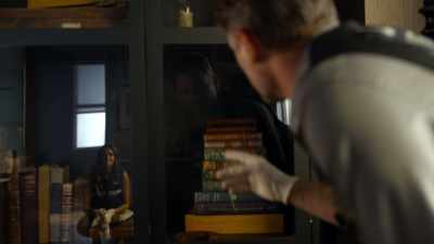 This glass. - CSI: Vegas