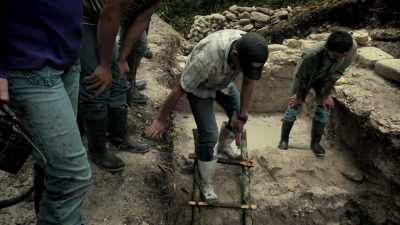- This is going to be a big, a big
one to excavate. - Yeah. - Lost Treasures of the Maya