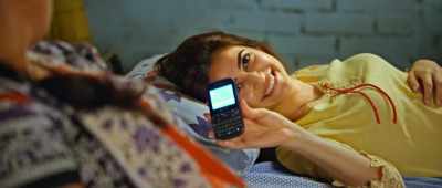 This is good. Your husband is a clerk
and my husband a junior engineer. - Shaadi Mein Zaroor Aana
