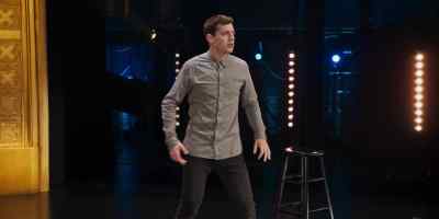 This guy calms everybody down - Alex Edelman: Just for Us