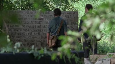 This guy... he's armed. - The Walking Dead