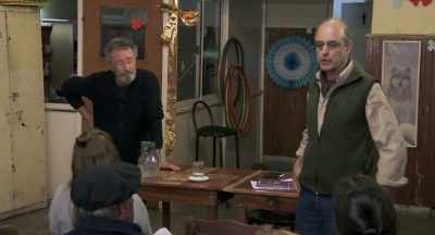 - This guy is Judas.
- Bravo, bravo! - The Distinguished Citizen