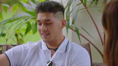 - This guy? Um, I'm an alien ―
tattoo to prove it. - FBOY Island NZ