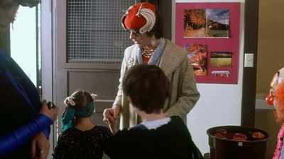 - This is Halloween, folks.
Hello, my love.
- Hi, Granny. - Spielberg