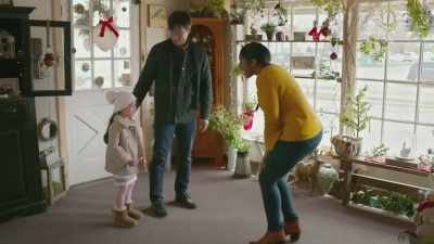 -This is hannah.
-Hi, hannah. I'm clio. - A Christmas Winter Song