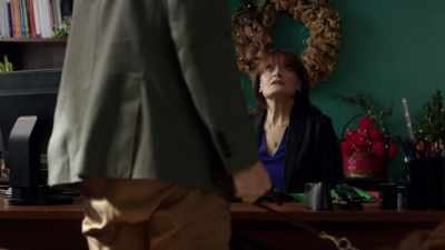 This happens again,
she's coming to me, - My Christmas Guide