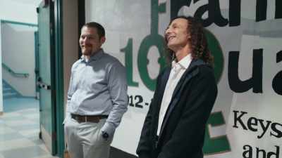 -This is hard!
-(CHUCKLES SOFTLY) - Listening to Kenny G