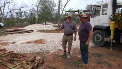 This hole...Yep...was the one
we...Got the trace on. - Outback Opal Hunters