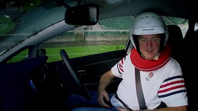 This is hopeless.
We're getting thrashed at this. - Top Gear