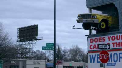 THIS IS A TINY, LITTLE
MIDDLE-AMERICA INTERSECTION. - Children of the Snow