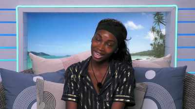 THIS IS DEFINITELY DIFFERENT
FROM THE BRONX, OKAY. - Love Island