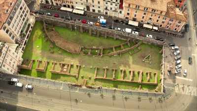 This is, I would say,
residential quarters for the gladiators. - Lost Treasures of Rome