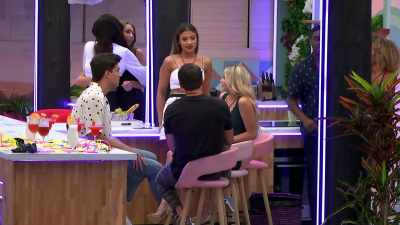 >> THIS IS SO MEAN. - Love Island