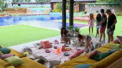 >> THIS IS THE CUTEST THING
EVER. - Love Island