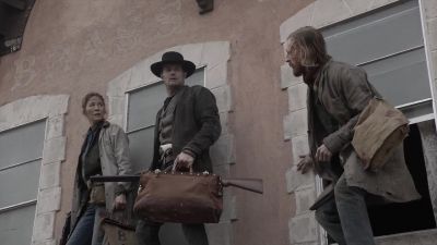 This isn't going to hold us all. - Fear the Walking Dead