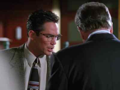 This isn't good. - Lois & Clark: The New Adventures of Superman