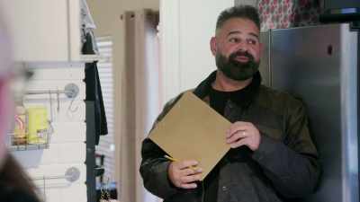 This kitchen is not
making you able - Renovation Impossible