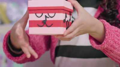 This kitty-cat box
has music notes all over it. - Gabby's Dollhouse