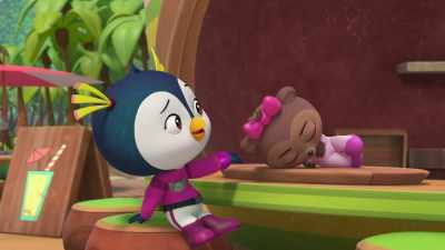 This little bear
ate all your honeycakes - Top Wing