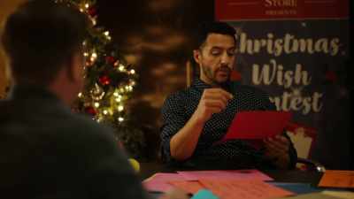 This little girl
wants her single adoptive mom - Mom's Christmas Boyfriend