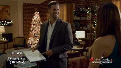 This looks exactly like the
gingerbread house my mom made. - The Charm Bracelet