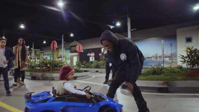 This makes me feel good
to see these kids happy, - Skrrt with Offset