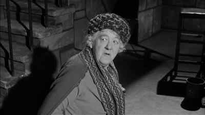 This man is not drunk, Mr Cosgood.
He's dead. - Murder Most Foul