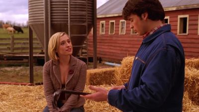 This is metal. I can't bend this. - Smallville