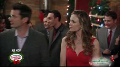 - This might be a good time.
- Yeah, I think you're right. - Check Inn to Christmas