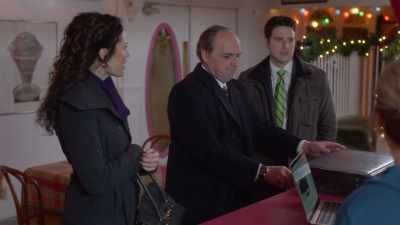 This is Mr. Collins,
my lawyer, - Christmas a la Mode