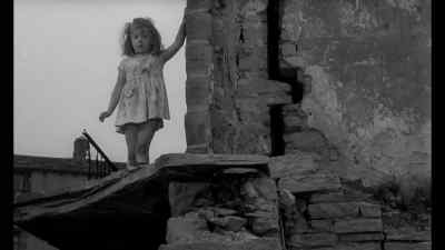 This is my house. - Room at the Top