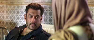This is my team. Don't show
any reaction. - Tiger Zinda Hai